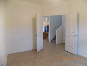 2424 Belt Buckley Dr in Henderson, NV - Building Photo - Building Photo