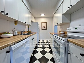 1964 Main St W in Hamilton, ON - Building Photo - Building Photo