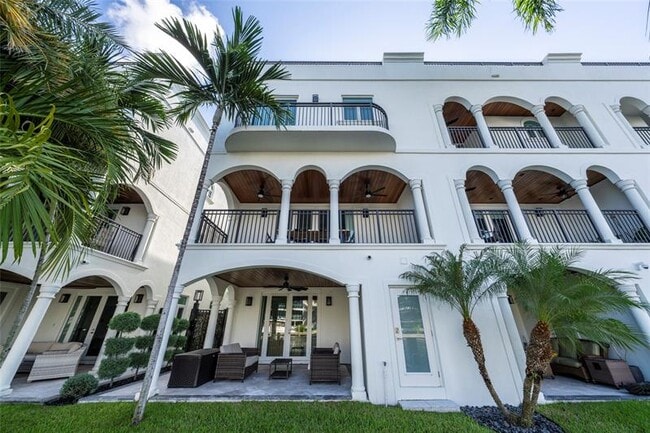 61 Isle of Venice Dr in Fort Lauderdale, FL - Building Photo - Building Photo