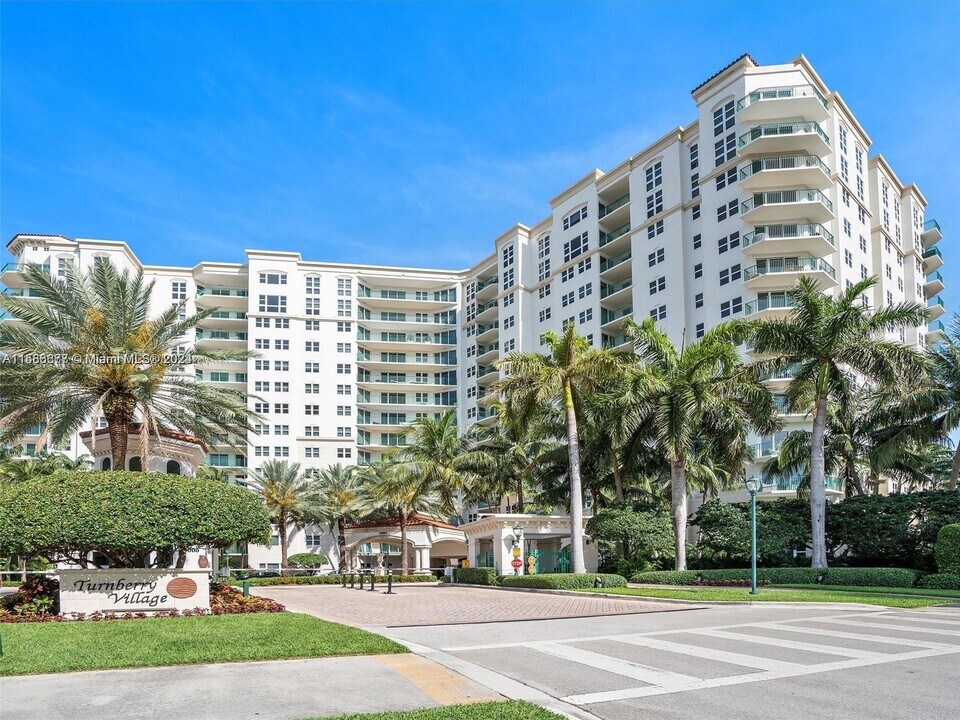 20000 E Country Club Dr, Unit #1102 in Aventura, FL - Foto de edificio