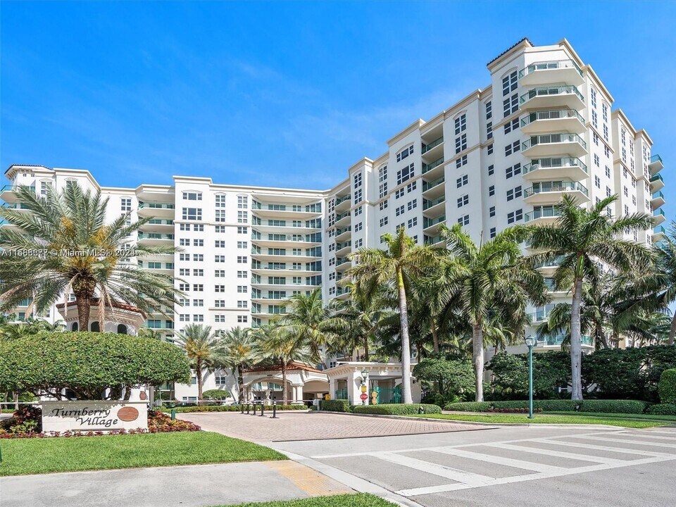 20000 E Country Club Dr, Unit #1102 in Aventura, FL - Building Photo