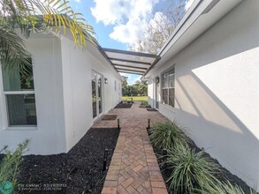 4064 SW 3rd St in Plantation, FL - Building Photo - Building Photo