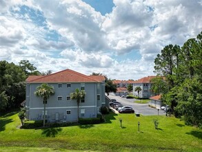 18001 Richmond Pl Dr, Unit 1122 in Tampa, FL - Building Photo - Building Photo