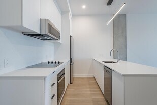 5200 Rue de la Savane in Montréal, QC - Building Photo