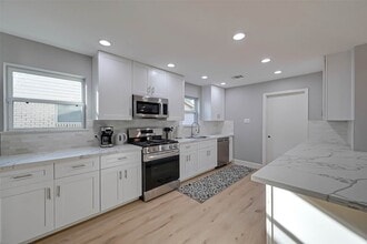 5522 Caversham Dr in Houston, TX - Building Photo - Building Photo