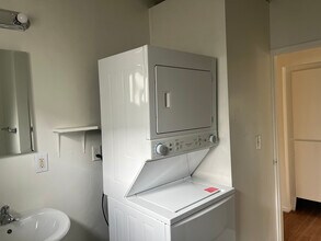 652 San Juan Ave, Unit B upstairs in Venice, CA - Building Photo - Building Photo