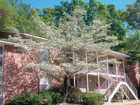 Landscaping - Kingswood Apartamentos in Mobile, Alabama