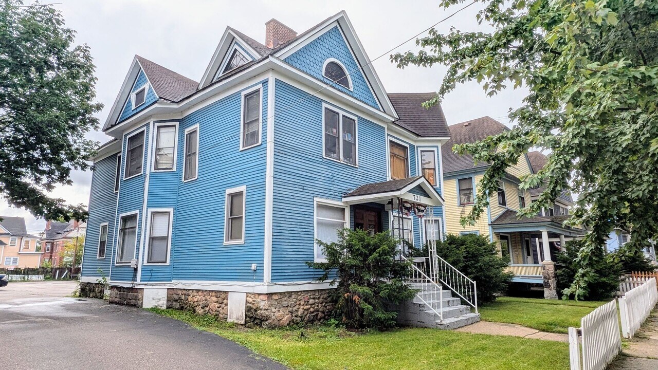 721 S Rose St in Kalamazoo, MI - Building Photo