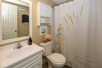 Crestview Apartment Homes in Griffith, IN - Building Photo - Interior Photo