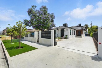 6706 Riverton Ave in Los Angeles, CA - Building Photo - Building Photo