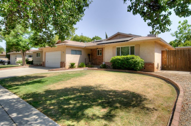 1503 E Warner Ave in Fresno, CA - Foto de edificio - Building Photo