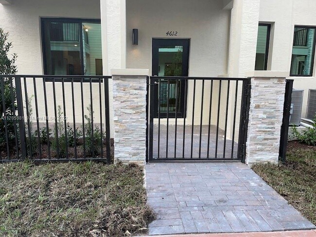 4612 NW 83rd Pkwy-Unit -4612 in Doral, FL - Building Photo - Building Photo
