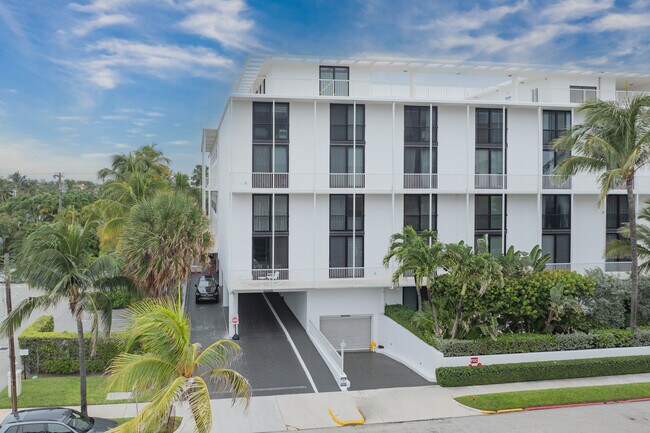 400 Building in Palm Beach, FL - Building Photo - Building Photo