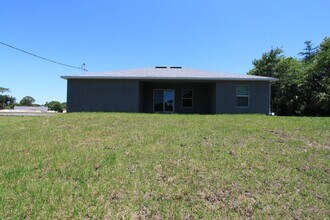 978 Gulfport Rd SE in Palm Bay, FL - Building Photo - Building Photo