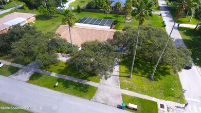 501 N Palm Ave in Indialantic, FL - Building Photo - Building Photo
