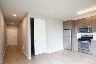 1313 SE Lambert St in Portland, OR - Building Photo - Building Photo