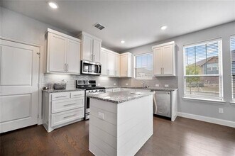 4701 Smokey Quartz Ln in Arlington, TX - Building Photo - Building Photo