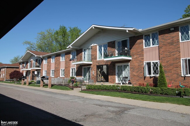 54679 Shelby Rd in Shelby Township, MI - Building Photo - Building Photo