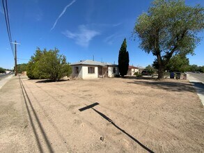 1801 Palomas Dr NE in Albuquerque, NM - Building Photo - Building Photo