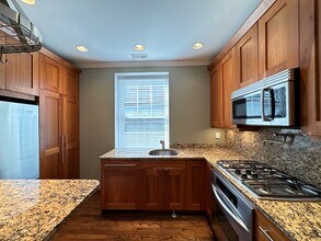 3614 N Bosworth Ave, Unit R01A in Chicago, IL - Building Photo - Building Photo