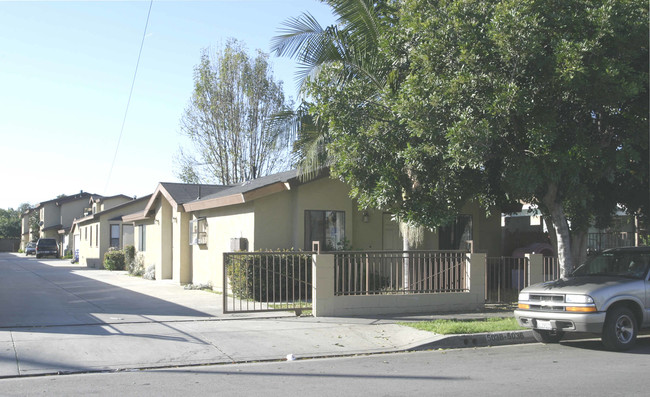 5038 Live Oak St in Cudahy, CA - Foto de edificio - Building Photo