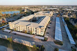 7204 Town Center Blvd, Unit B4 in Rosenberg, TX - Foto de edificio - Building Photo