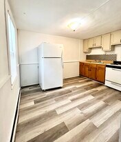 4 Schoolhouse Ln in Tuxedo Park, NY - Building Photo