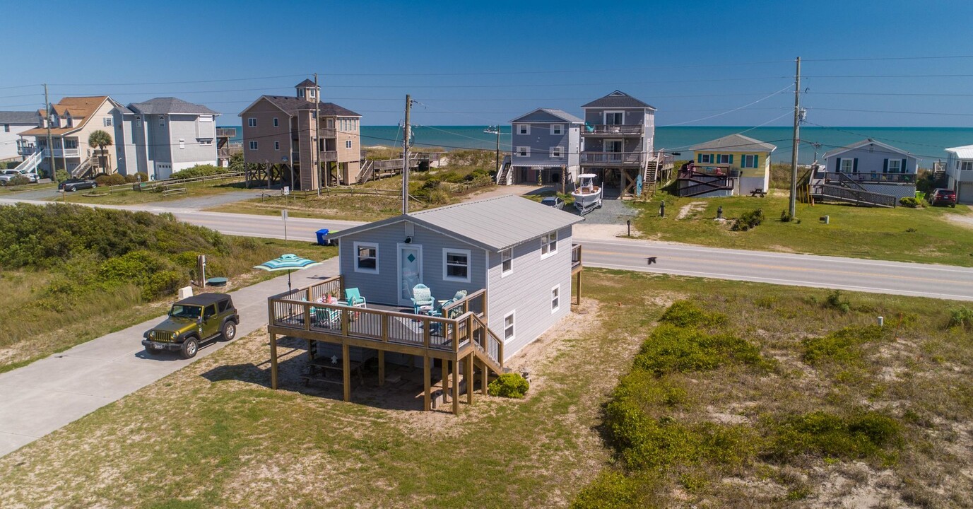 2999 Island Dr in North Topsail Beach, NC - Building Photo