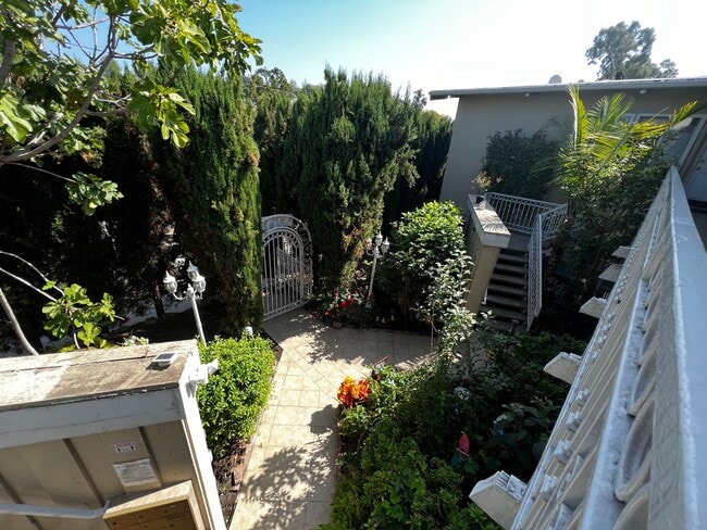 245 1/2 S Church Ln, Unit 245.5
