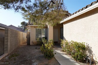 131 Newburg Ave in North Las Vegas, NV - Building Photo - Building Photo