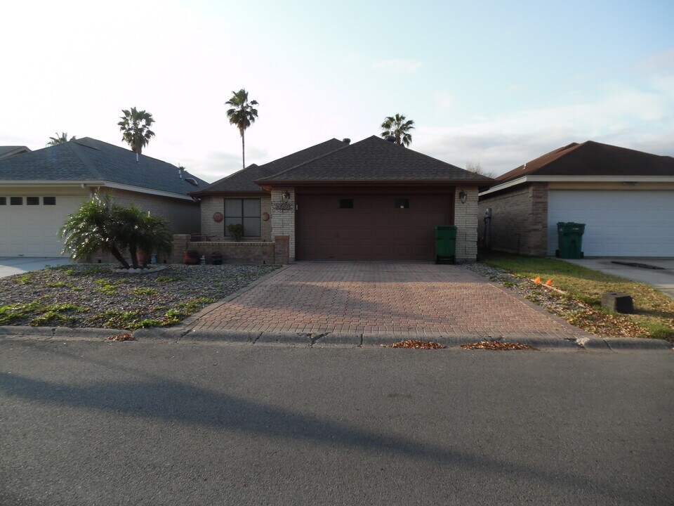 2602 Ashley Dr in Pharr, TX - Building Photo