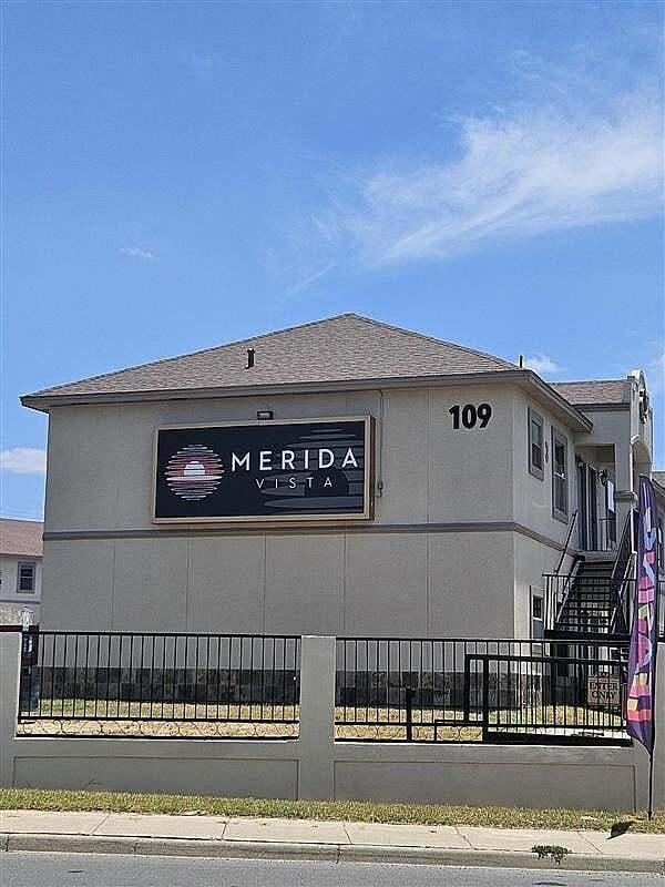 Merida Vista Apartments in Laredo, TX - Building Photo - Building Photo