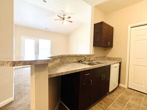 Prairie Pointe Apartments in Dodge City, KS - Building Photo - Interior Photo