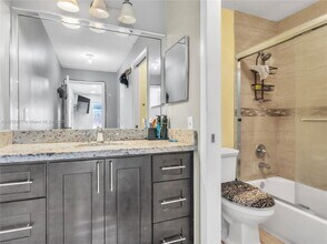15851 SW 108th Ave in Miami, FL - Building Photo - Building Photo