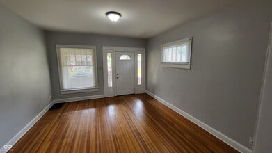 5216 E Walnut St in Indianapolis, IN - Building Photo - Building Photo