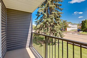Parklane Gardens in Edmonton, AB - Building Photo - Building Photo