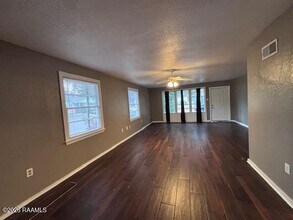 3906 N Barrow Dr in Baton Rouge, LA - Building Photo - Building Photo