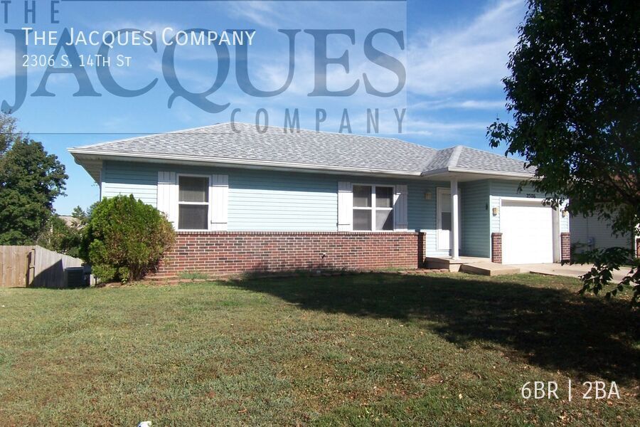 2306 S 14th St in Ozark, MO - Building Photo