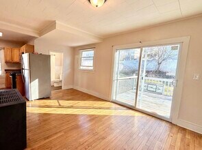 45 Slater St, Unit 1 in Fall River, MA - Foto de edificio - Building Photo