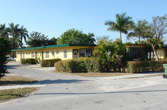 180-190 NW 9th St in Homestead, FL - Foto de edificio - Building Photo