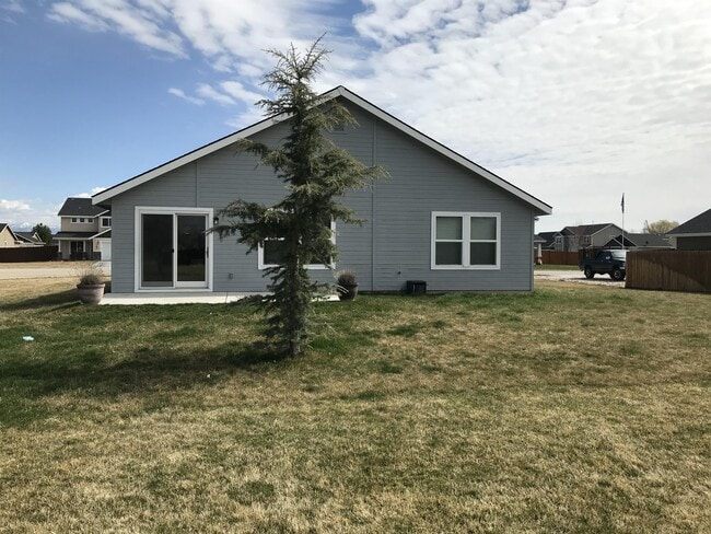 739 N Pringlewood Pl in Star, ID - Building Photo - Building Photo