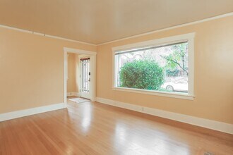 731 N 67th St in Seattle, WA - Building Photo - Building Photo