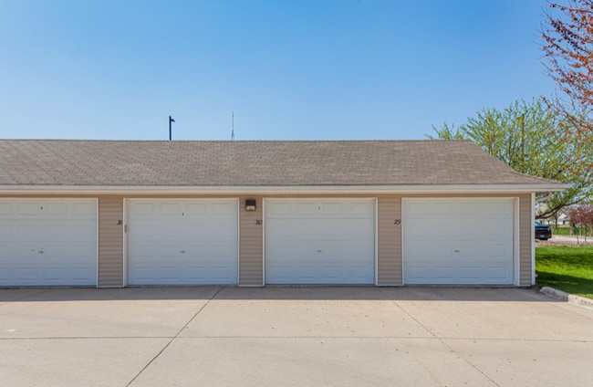 1340 SE Florence Dr in Waukee, IA - Building Photo - Building Photo