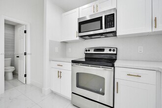 105 NW 14th Way in Dania Beach, FL - Building Photo - Building Photo