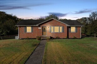 4012 Oxbow Dr in Nashville, TN - Building Photo