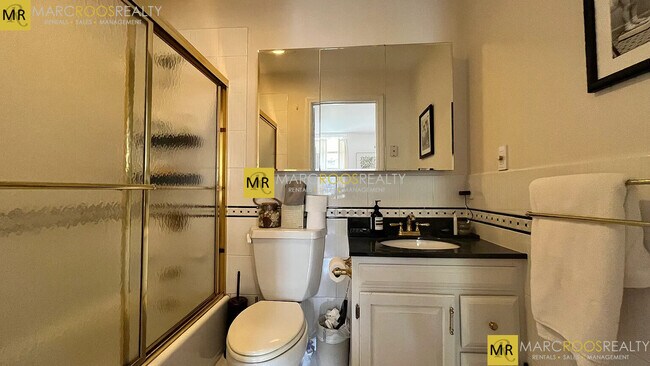 238 Marlborough St, Unit 301 in Boston, MA - Building Photo - Building Photo