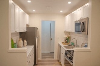 Chestnut Mansion LLC in Kingston, NY - Building Photo - Building Photo