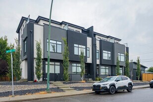 1962 40 Av SW in Calgary, AB - Building Photo