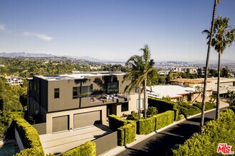 1030 Somera Rd in Los Angeles, CA - Building Photo - Building Photo