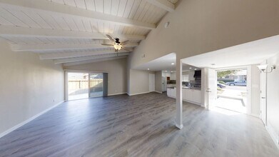 5441 Brockbank Pl in San Diego, CA - Foto de edificio - Building Photo